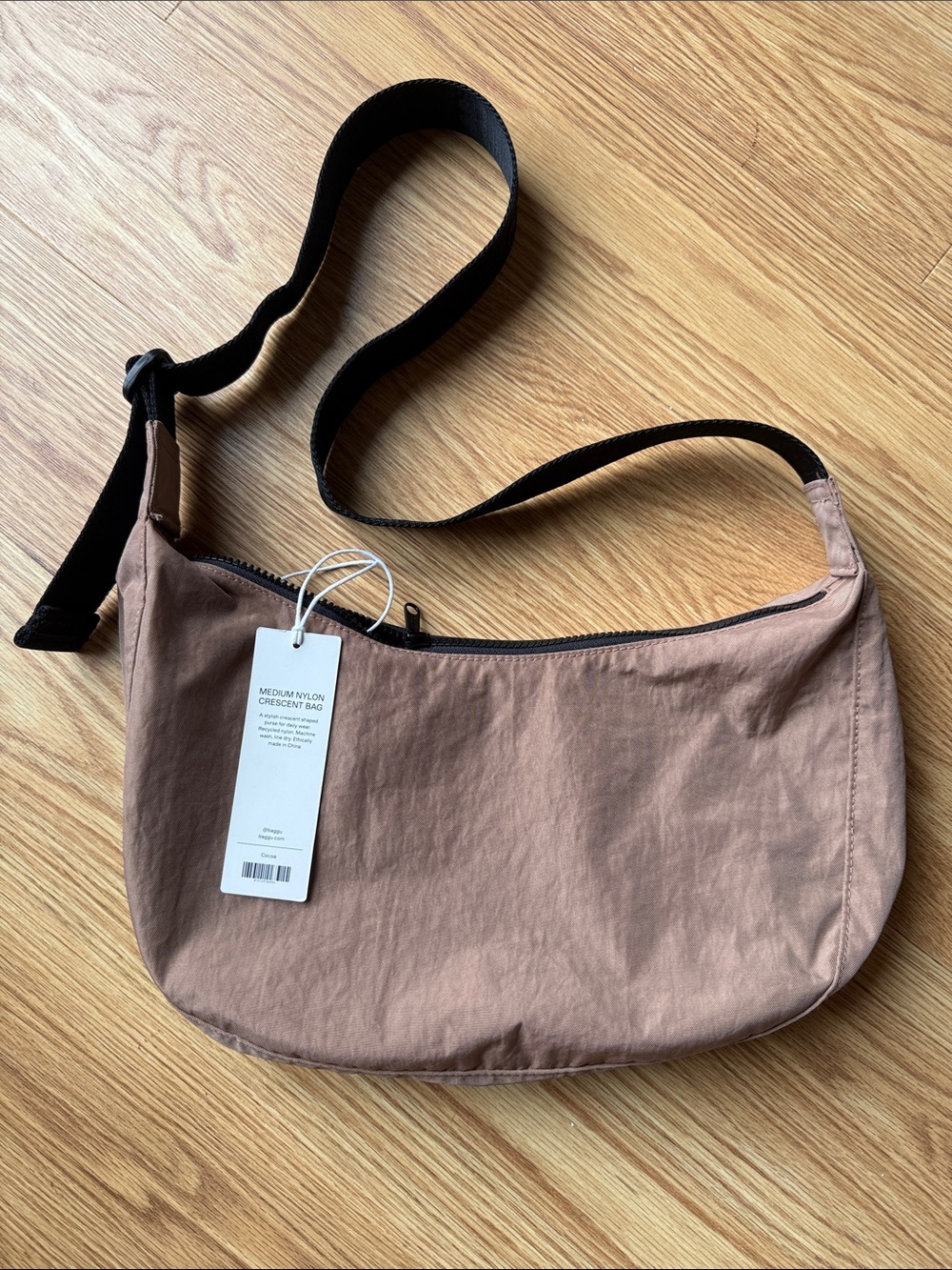 BAGGU Medium Nylon Crescent Bag in Cocoa